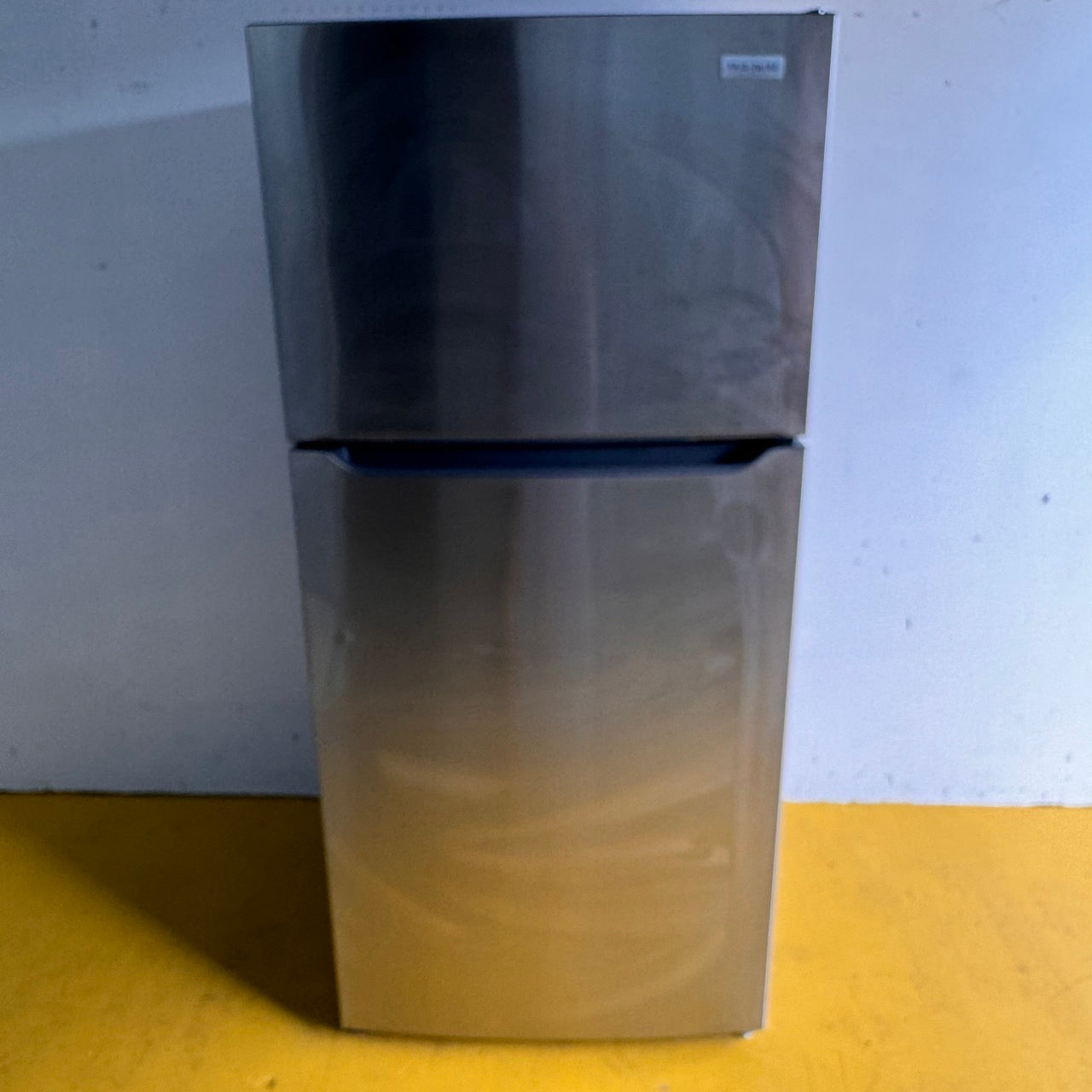 Frigidaire-Stainless-Steel-Top-and-Bottom-Refrigerator Frigidaire-Stainless-Steel-Top-and-Bottom-Refrigerator